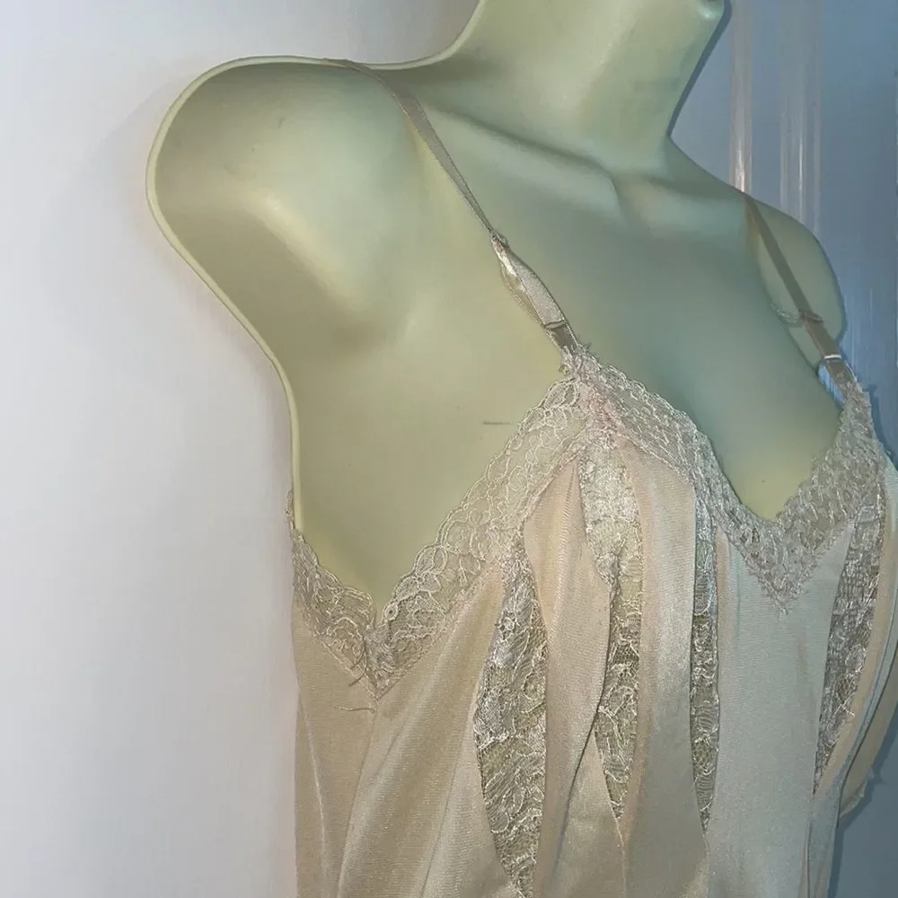 Vtg 50s/60s Charmode cream colored‎ full slip with lace details - Picture 6 of 13